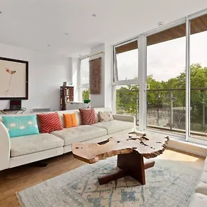 https://stunning-1-bed-canal-view-bethnal-green-london.cambridgehotelsuk.com