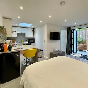 https://tiny-home-boscombe-manor.bournemouth-hotels.org